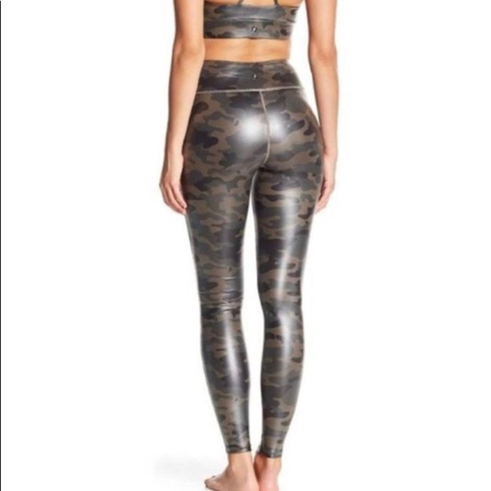 Electric Yoga Gray Green Revolution Camo Activewear Bottoms SMALL